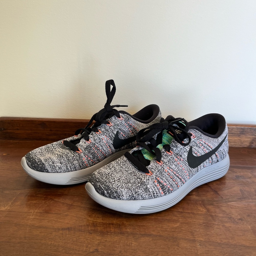Nike Lunar Epic Low Flyknit Womens 7 Gray Black Coral Run Easy 843765-100 EUC